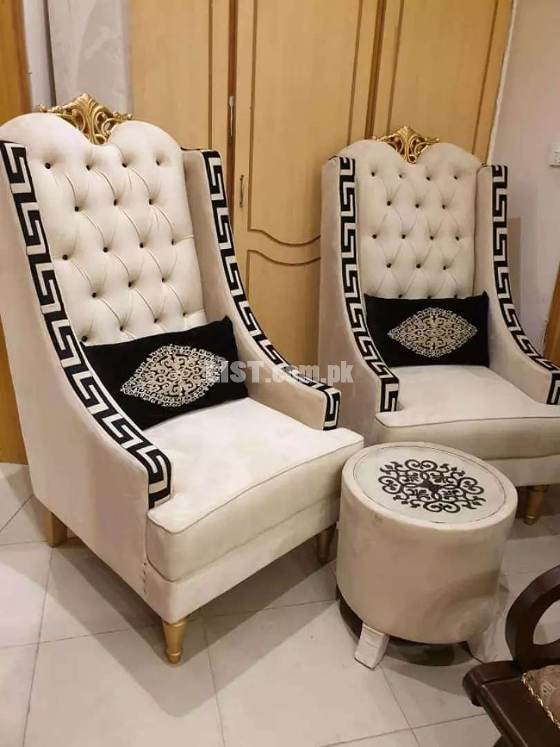 Room chairs in molty