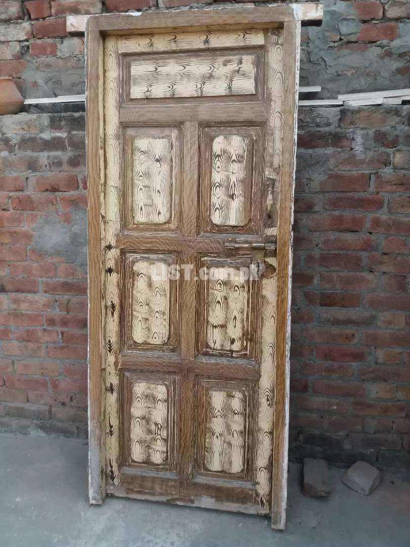 Single door with chokhat 2.5*6 urgent sale