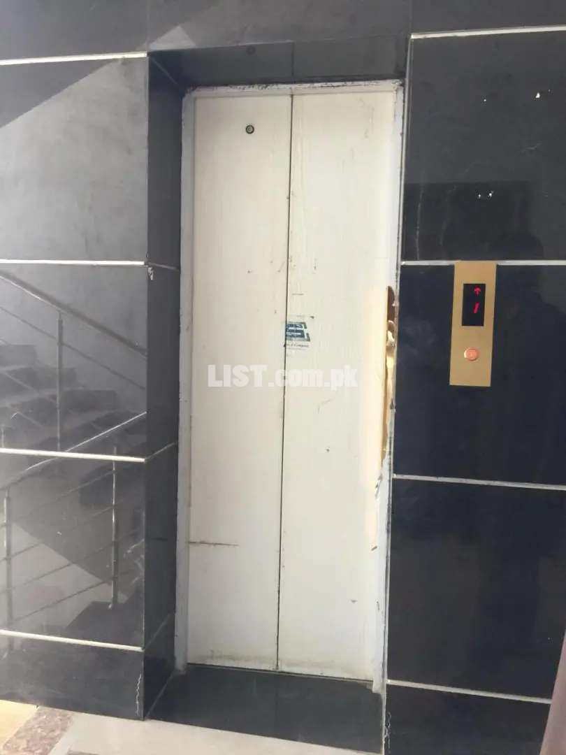 3bedroom Appartment for rent in sehar commercial lift carparking