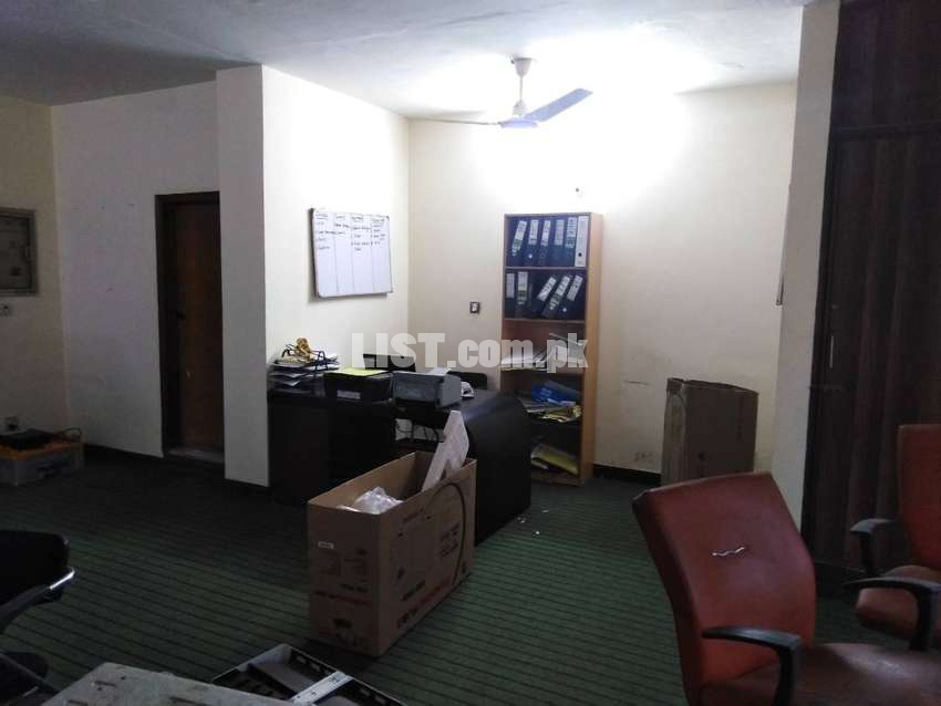 500 sqf commercial office available for rent in main boulevard gulberg