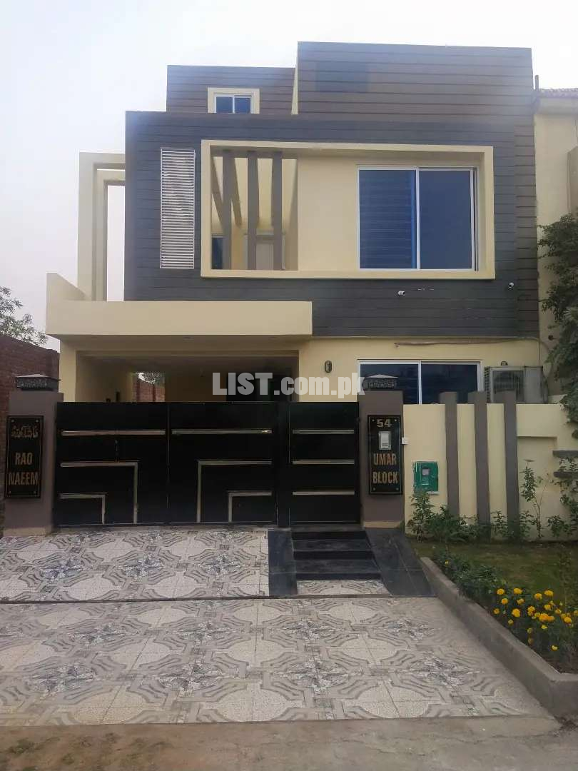 Behria Town Lahore 8marla umer block Brand new house for sale