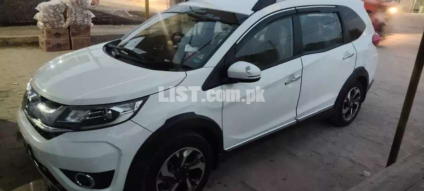 Honda BRV available for pick and drop Karachi to all city of Pakistan