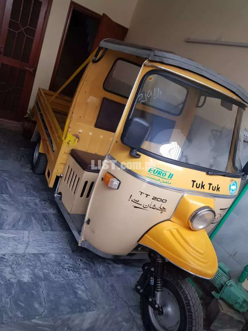 Tum tuk loader rickshaw
