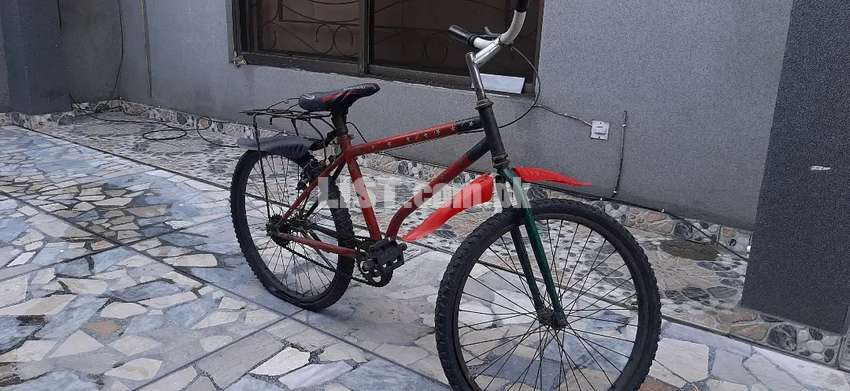 Available bicycle in good condition