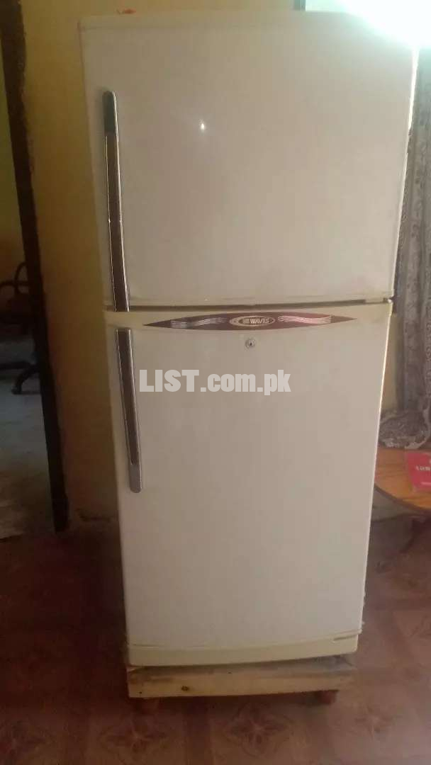 Waves fridge in good condition