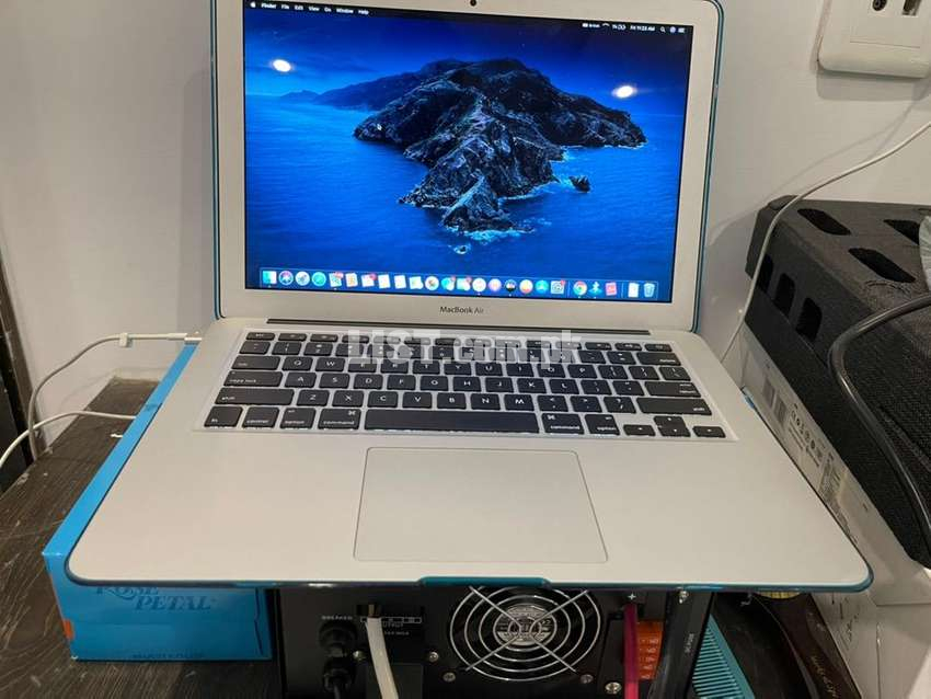 MacBook Air 2015, 10/10 condition with Original Box & Charger All incl