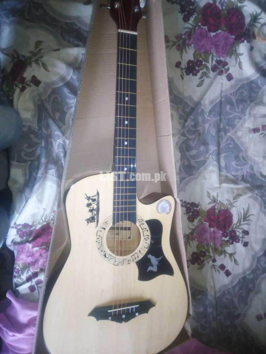 Guitar for sale almost 3 month used demand 7k Company (irin)