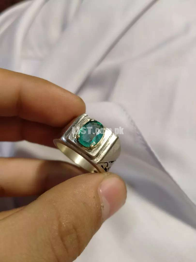 Beautiful emerald 1.50+ beautiful silver ring