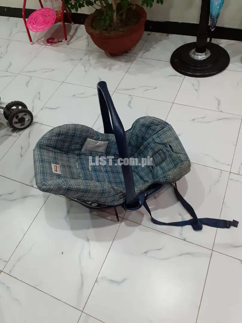 Carry cot 3..condition.8/10.