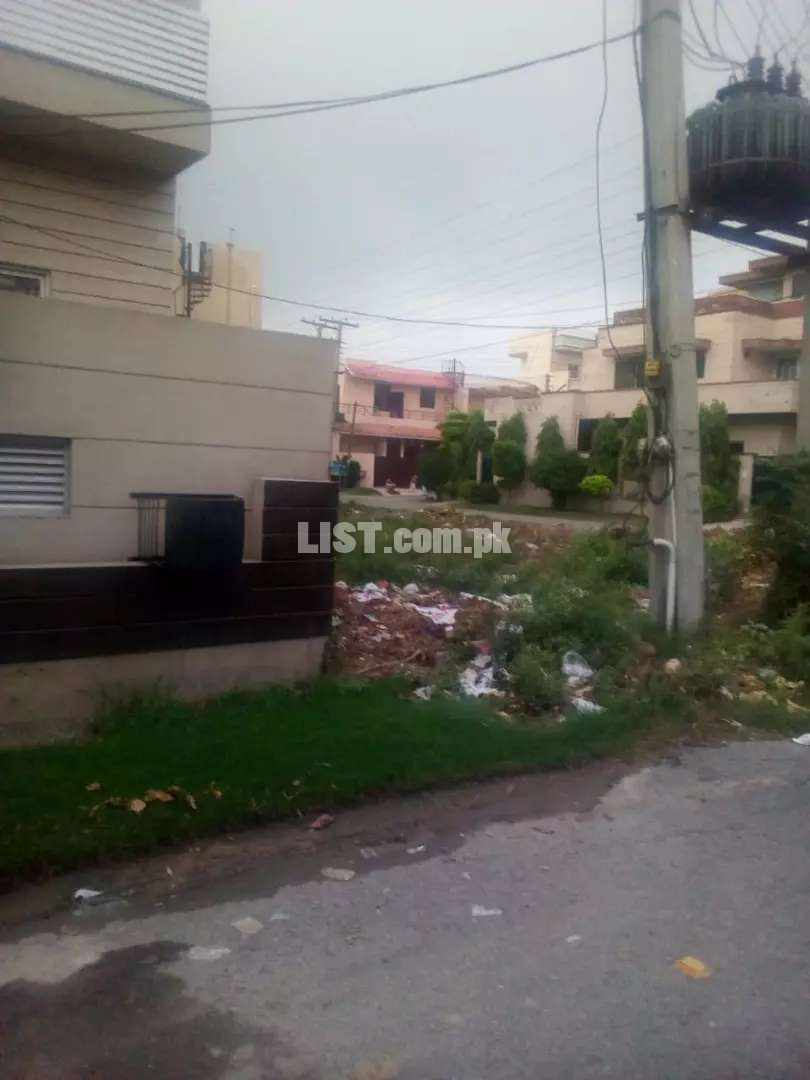 Kanal plot for rent in college road Very good location