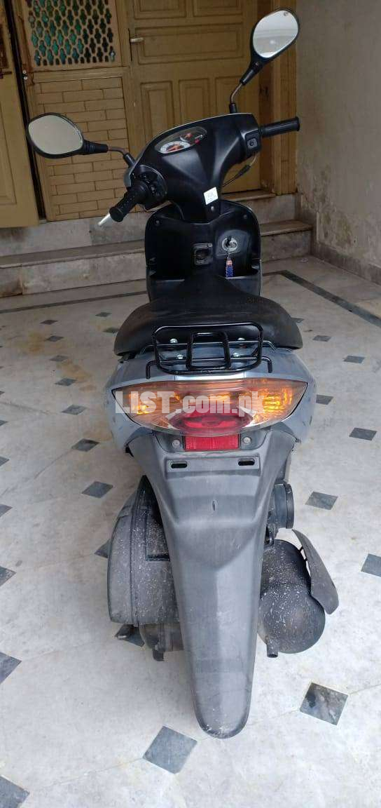 Ladies SCOOTY Address V 50G,made by japan, airport housing society