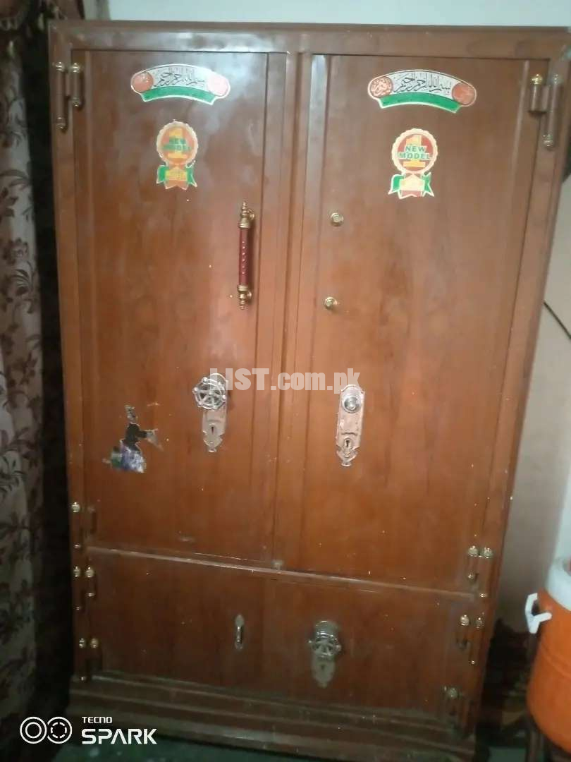 Iron safe + wood iron stand for sale