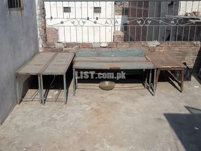Sitiing( 4 iron 2 wood) table for shop and school use