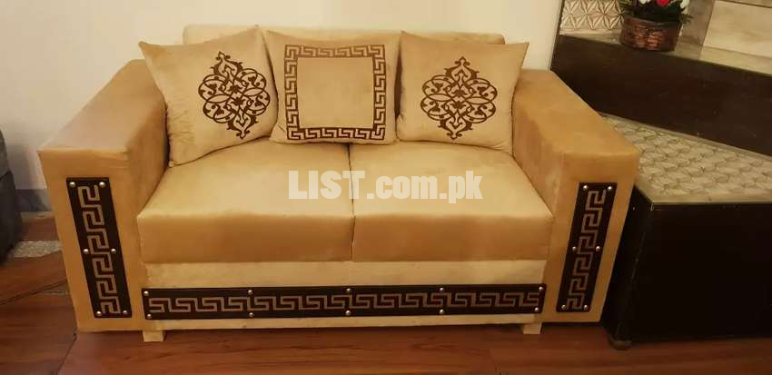 Few months used 6seater sofa set elegant look almost new condition