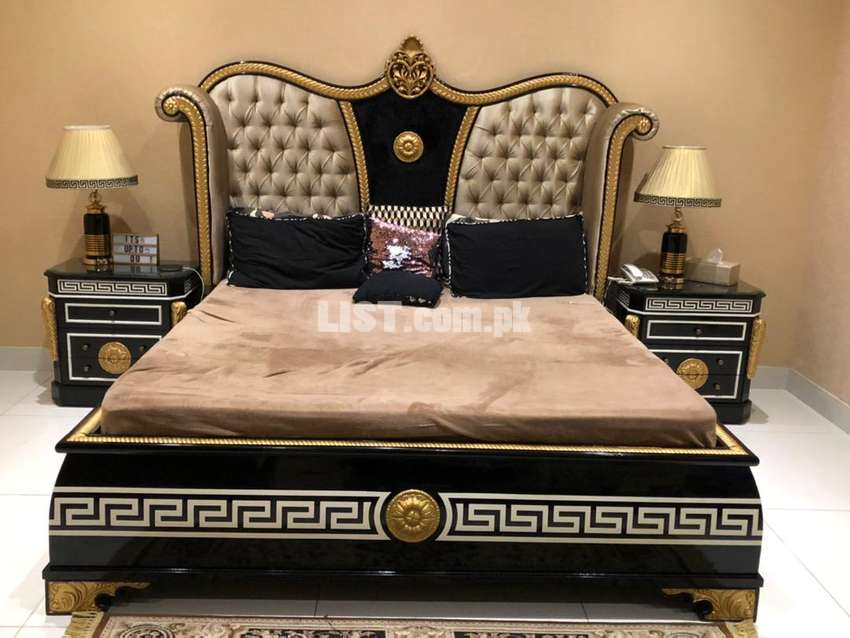 Beautiful Deco Bed Set for sale (King Size)