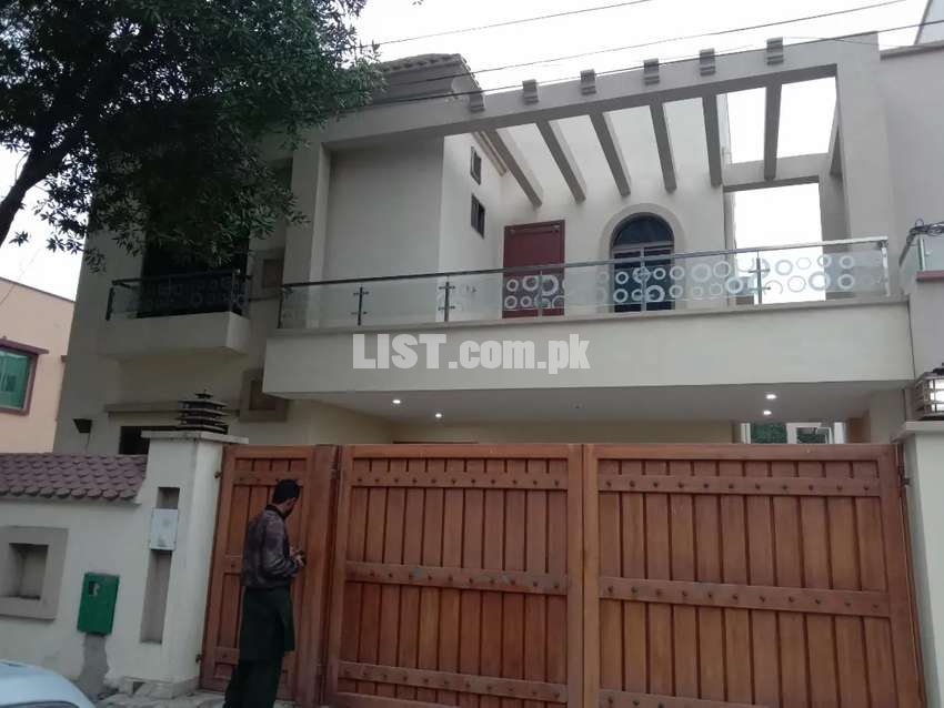 10 Marla like a new house for rent with gase sector c bahria town Lhr