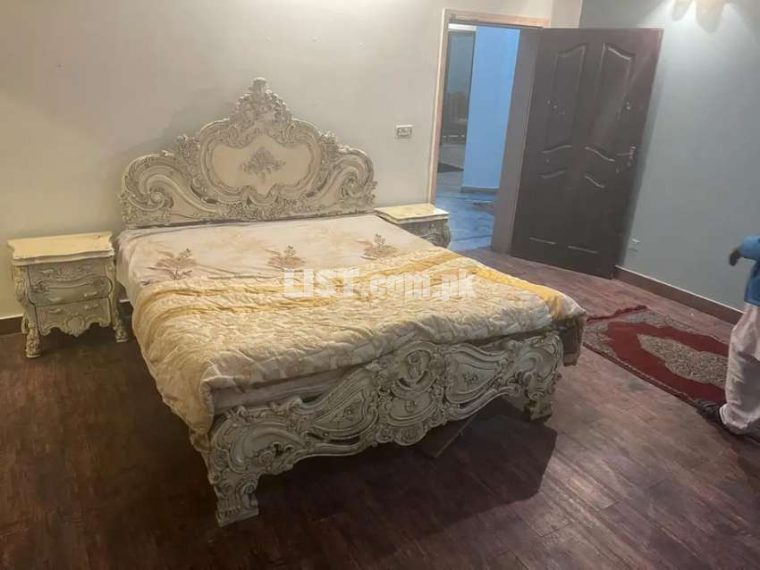 Johar Town 25 Marla furnished 6 bed rooms Guest House For Rent