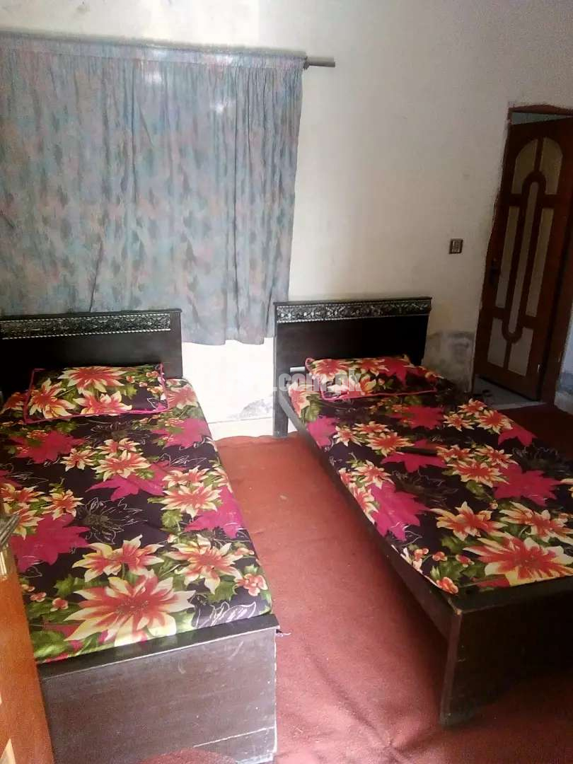 Room available for rent near moon market allama Iqbal town Lahore