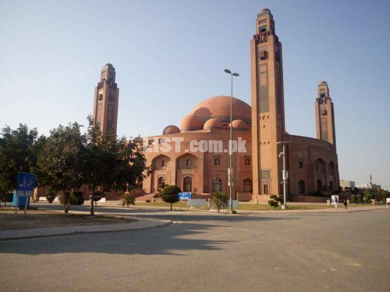 Bahria town 8  Marla plot available for sale.