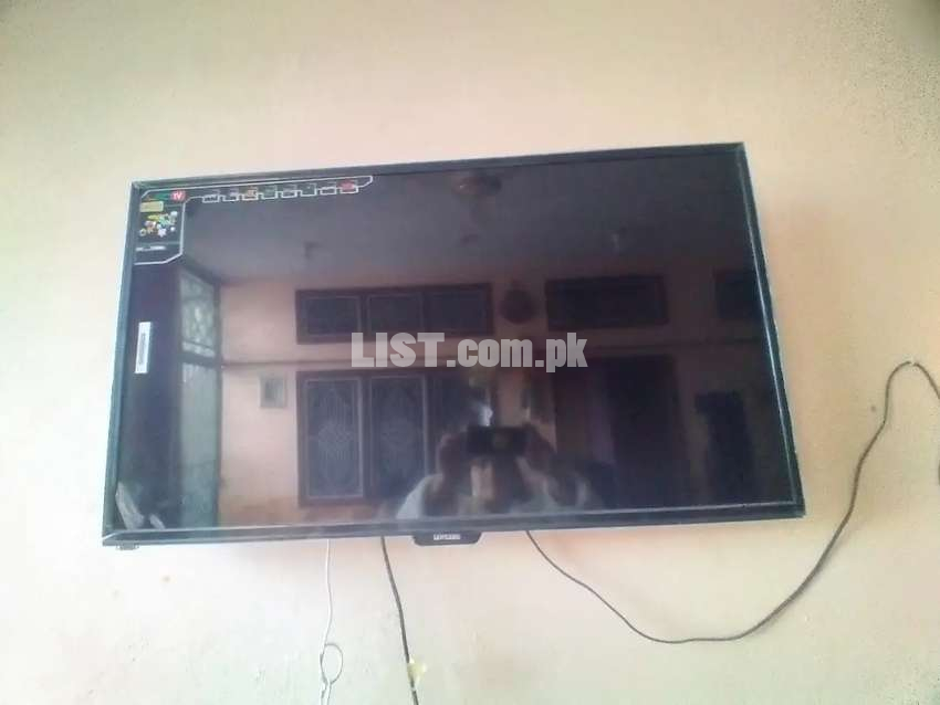 LED  model 3 months used 40 inch Samsung made in malaysia black colour
