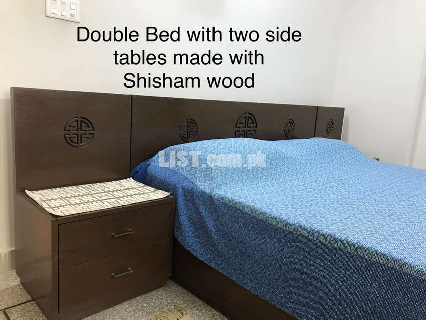 Sheesham Double-bed with Two Side-Tables
