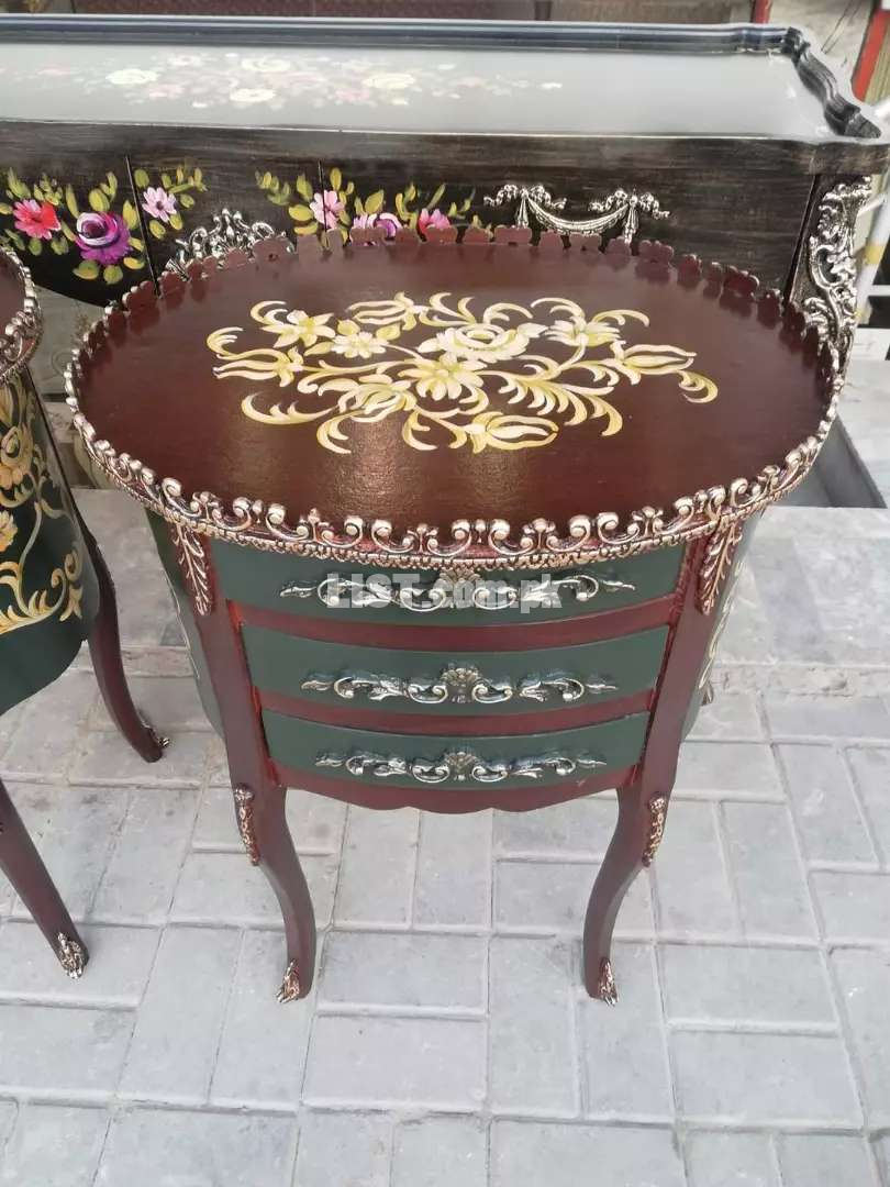 Hand painting tables