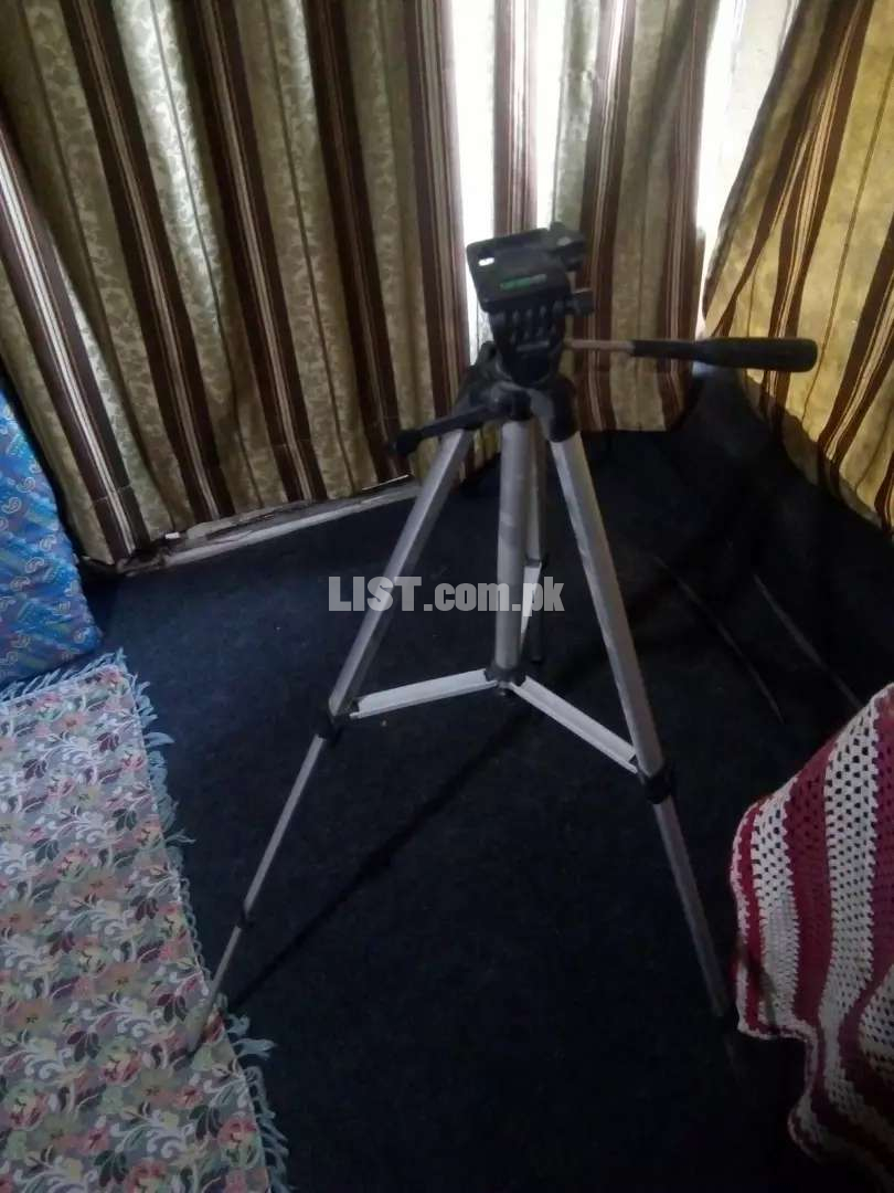 Tripod:) camera stand best quality in videos and photos:(