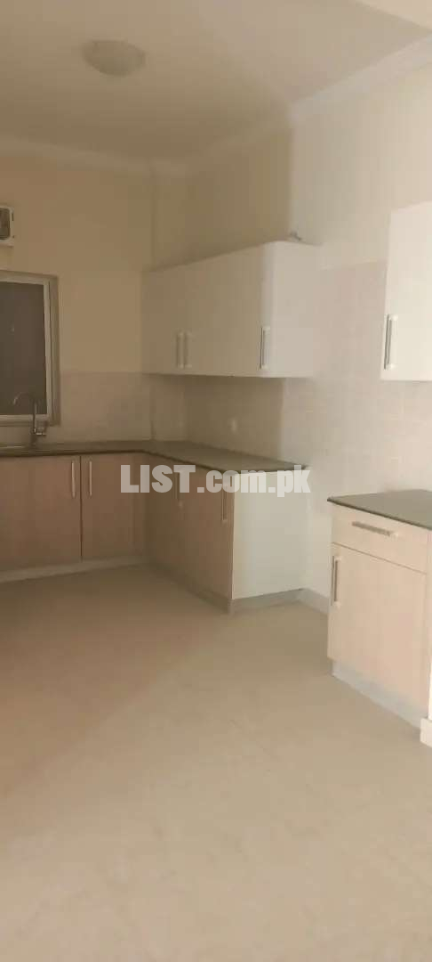 Bahria Town karachi 2bedroom Appartment for rent 6th floor with lift