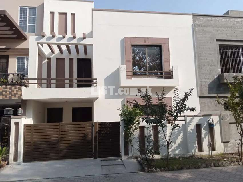 | 6 Marla House For Sale' | very good Located in Bahria Town Lahore