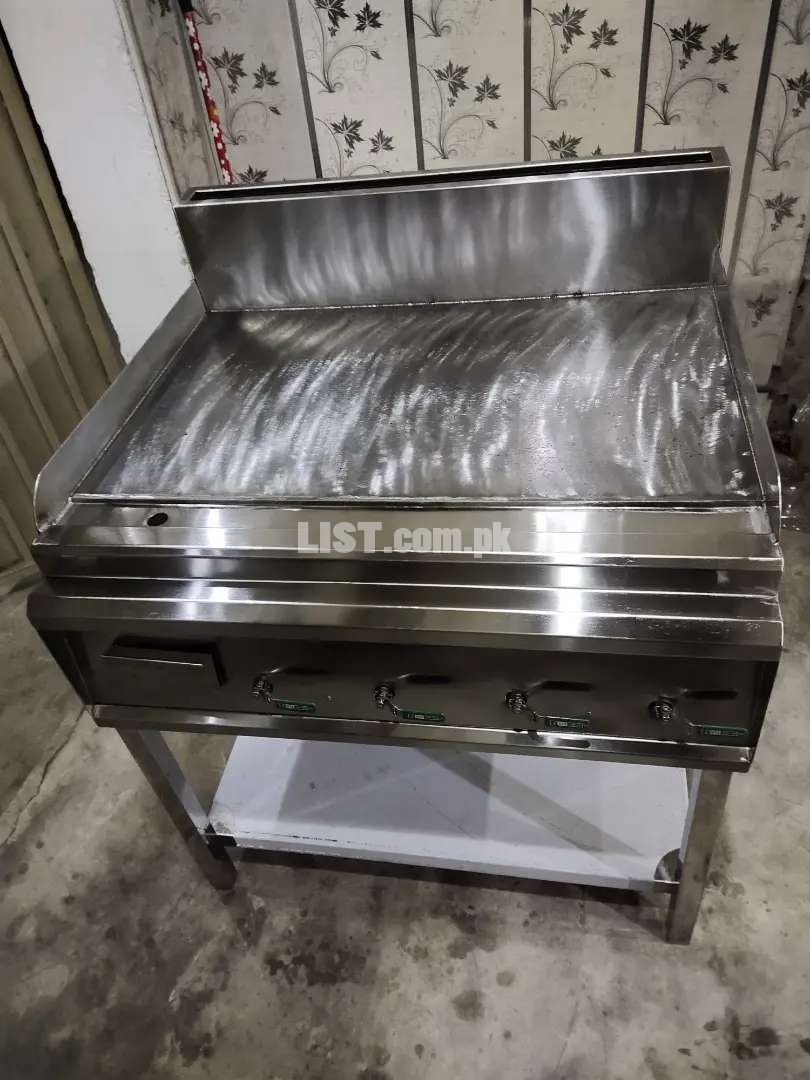 Hot plate , deep fryer , grill , pizza oven fast food setup