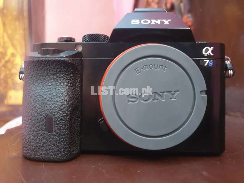 Mirrorless camera sony a7s .light use with without lense