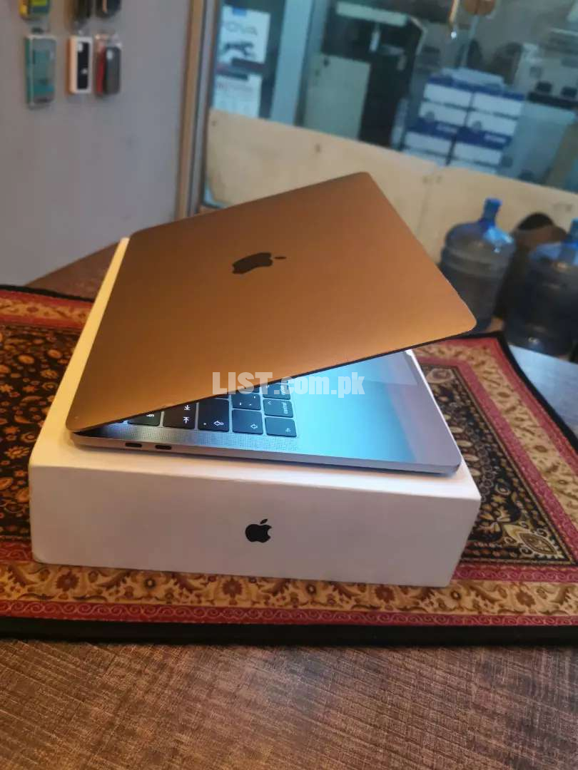 Complete Box Macbook Pro 2017 Touchbar 13 inches,  3.1ghz Processor.