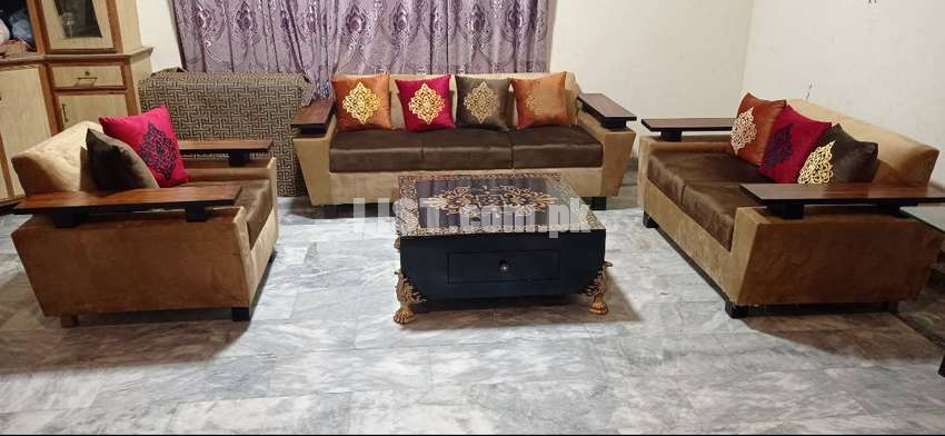 6 Seater Sofa Set With Multiple Cusions