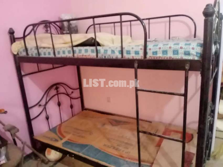 iron bunk bed with 2 matress