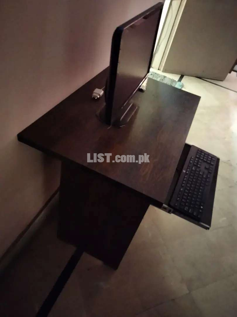 Computer table new only 5 days use