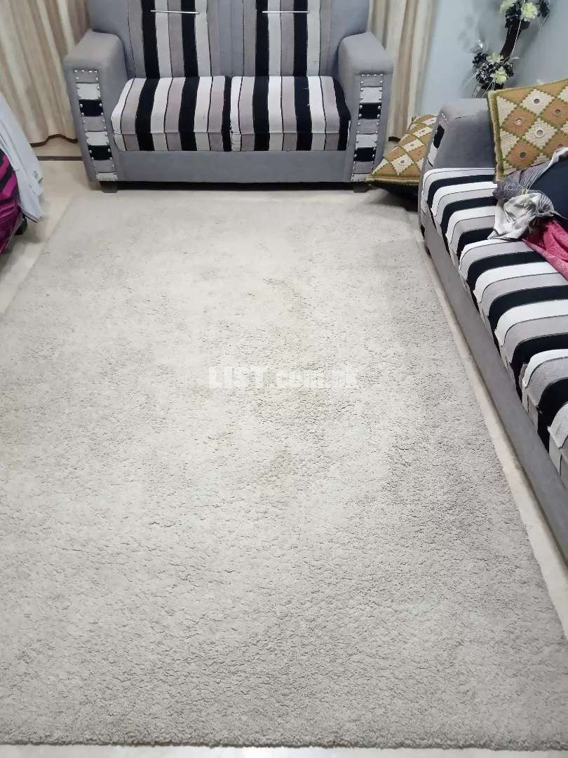 Floor carpet slightly used
