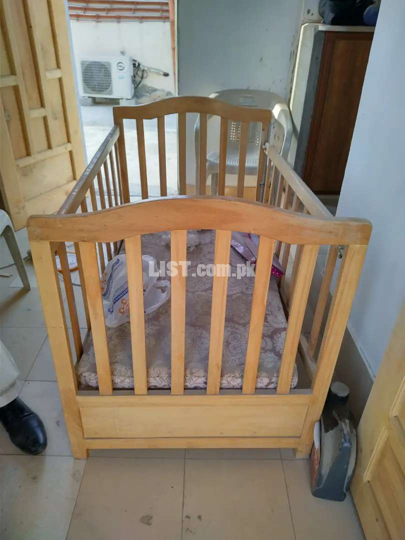 Baby Cot with Draws and retractable