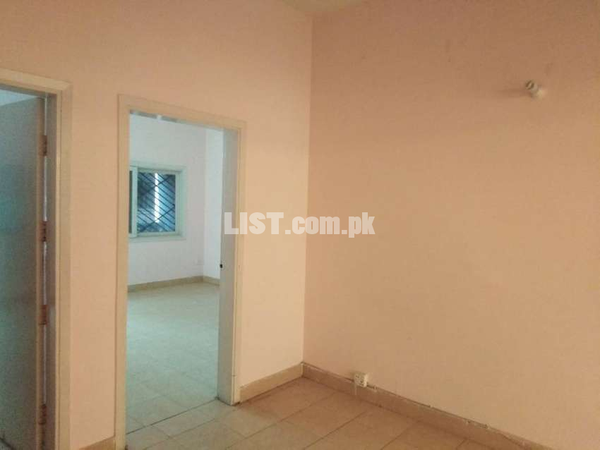 2000 Sq ft flat Is available for rent