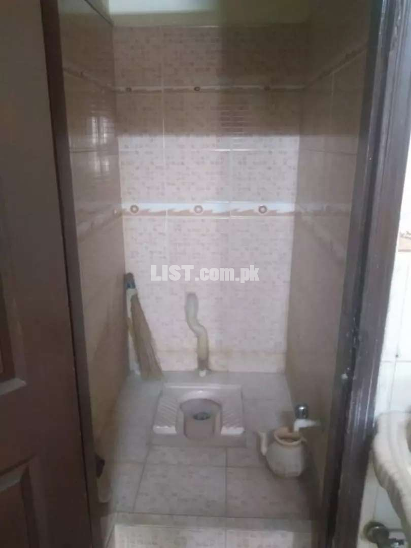 2 bed DD corner portion with roof near suffa masjid only for memon